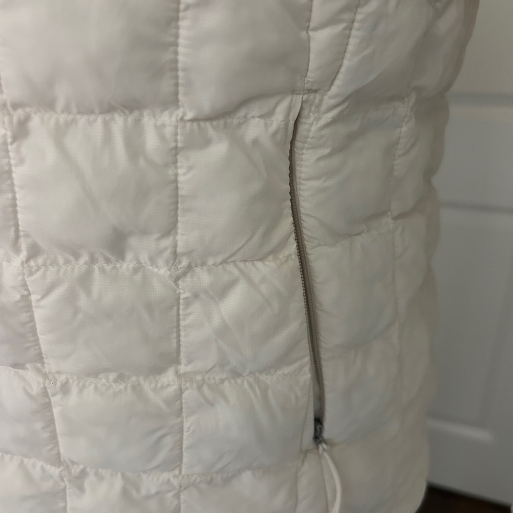 The North Face Women’s Thermoball Gardenia White Eco Zip Up Jacket Size Small - Picture 10 of 16